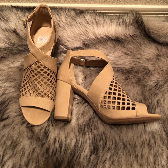 High Heel Sandals - Picture 3 of 3